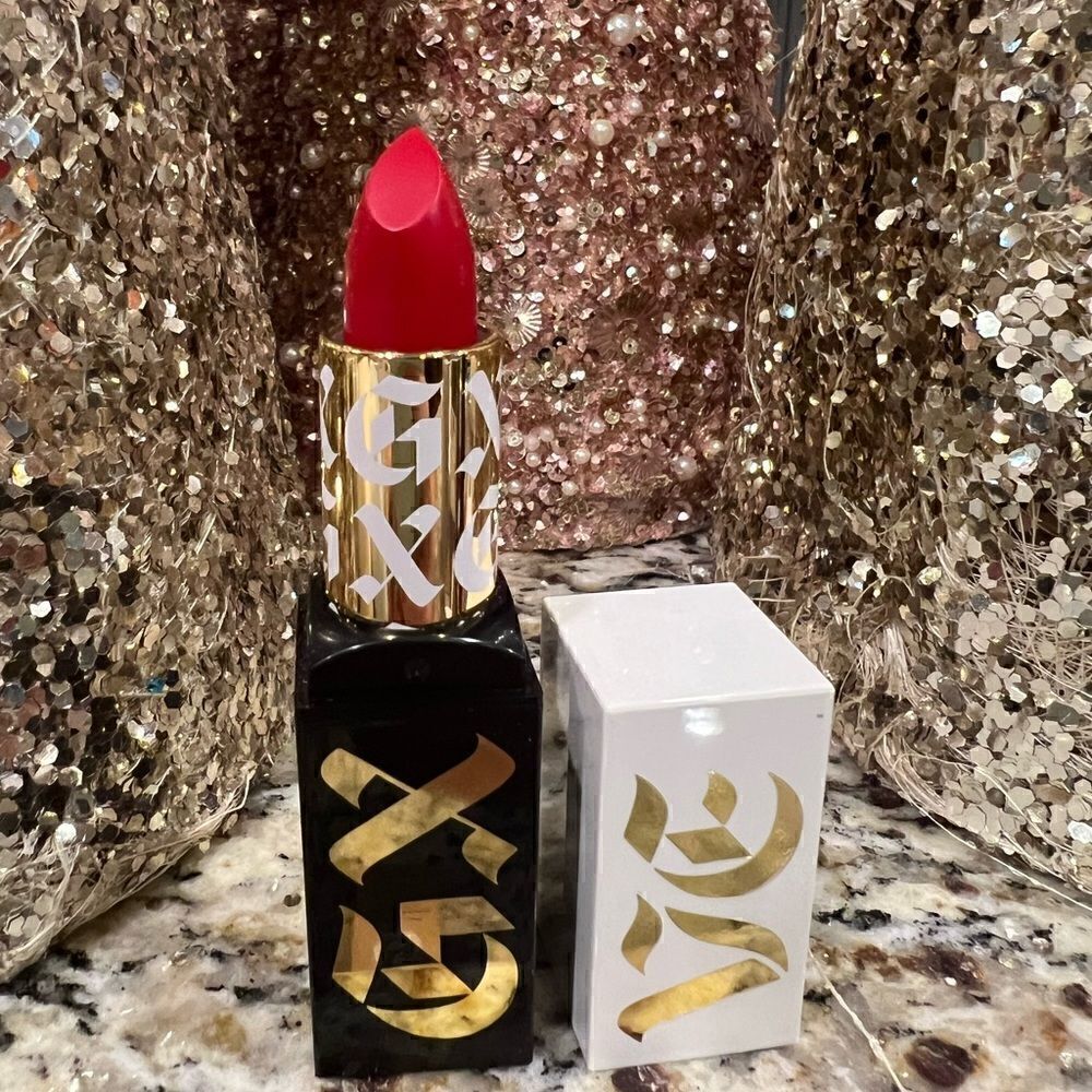 GXVE ANAHEIM SHINE HIGH-PERFORMANCE SATIN LIPSTICK BY Gwen stefani brand new